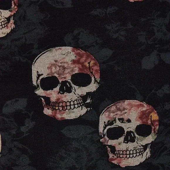Torrid Black Floral Skull Crop Leggings 0 - Picture 4 of 5
